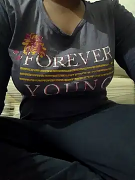 Snapshot of mishti_kaur chatting on 12-02-24, 08:44 mishti kaur online show from 12-02-24, 08:44