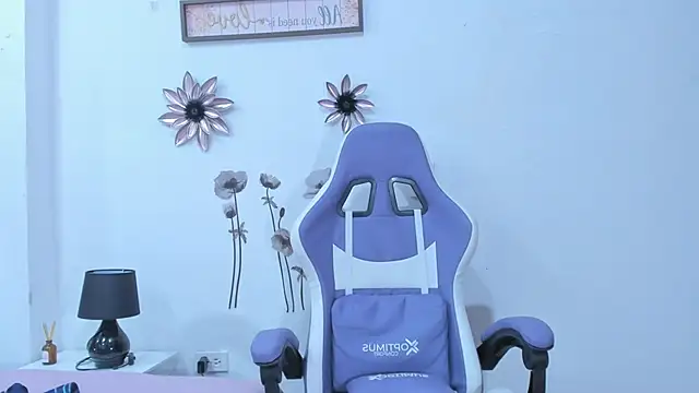 Snapshot of AnneGagner chatting on 12-05-24, 09:50 AnneGagner online show from 12-05-24, 09:50