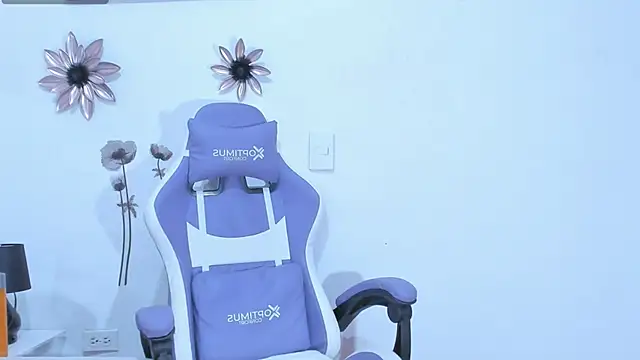 Snapshot of AnneGagner chatting on 12-11-24, 09:55 AnneGagner online show from 12-11-24, 09:55