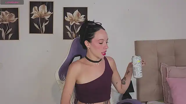 Snapshot of AnneGagner chatting on 12-03-25, 09:02 AnneGagner online show from 12-03-25, 09:02