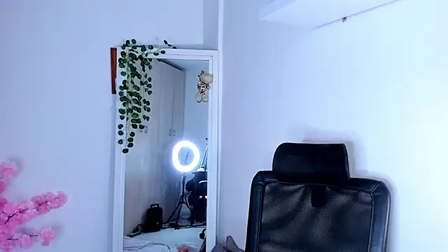 AnnieSofiia online show from 04-15-26, 07:58