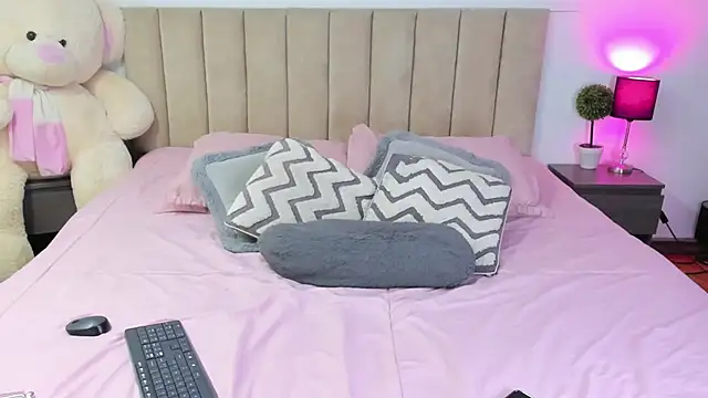 HannaRousse  online show from 09-08-25, 08:19