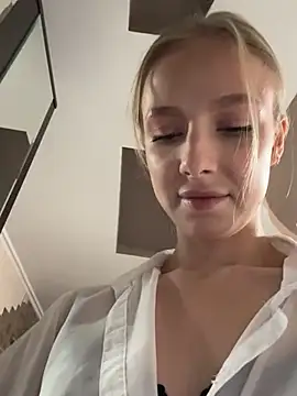 Snapshot of CaseyStar chatting on 12-09-24, 10:32 CaseyStar online show from 12-09-24, 10:32