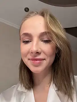 Snapshot of CaseyStar chatting on 12-18-24, 09:47 CaseyStar online show from 12-18-24, 09:47