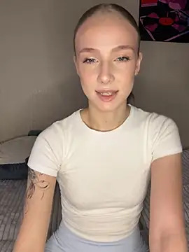 Snapshot of CaseyStar chatting on 12-20-24, 10:38 CaseyStar online show from 12-20-24, 10:38