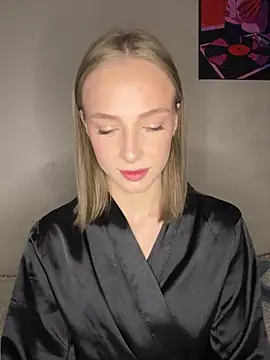 Snapshot of CaseyStar chatting on 12-21-24, 12:59 CaseyStar online show from 12-21-24, 12:59