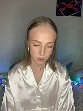 Snapshot of CaseyStar chatting on 12-28-24, 01:49 CaseyStar online show from 12-28-24, 01:49