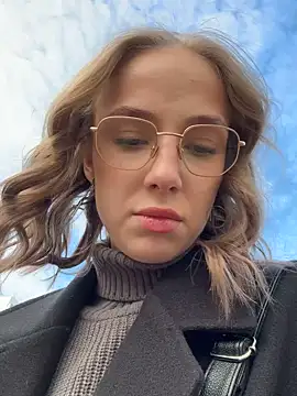 Snapshot of CaseyStar chatting on 01-07-25, 12:20 CaseyStar online show from 01-07-25, 12:20