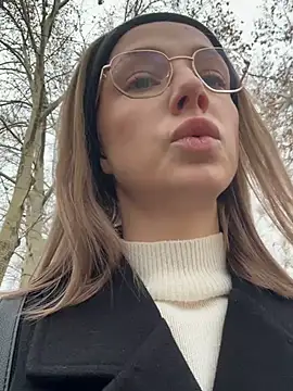 Snapshot of CaseyStar chatting on 01-12-25, 10:23 CaseyStar online show from 01-12-25, 10:23