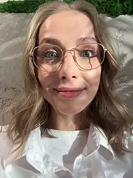 Snapshot of CaseyStar chatting on 01-29-25, 01:07 CaseyStar online show from 01-29-25, 01:07