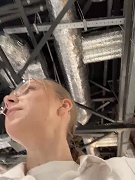 Snapshot of CaseyStar chatting on 01-31-25, 09:16 CaseyStar online show from 01-31-25, 09:16