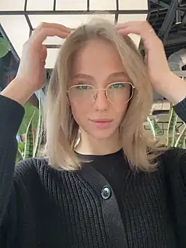 Snapshot of CaseyStar chatting on 02-19-25, 09:28 CaseyStar online show from 02-19-25, 09:28