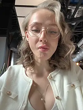 Snapshot of CaseyStar chatting on 02-20-25, 09:33 CaseyStar online show from 02-20-25, 09:33