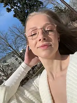 Snapshot of CaseyStar chatting on 03-09-25, 09:35 CaseyStar online show from 03-09-25, 09:35