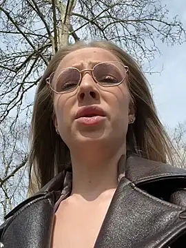 Snapshot of CaseyStar chatting on 03-15-25, 09:30 CaseyStar online show from 03-15-25, 09:30