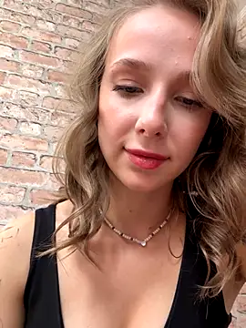 Snapshot of CaseyStar chatting on 09-10-25, 12:49 CaseyStar online show from 09-10-25, 12:49