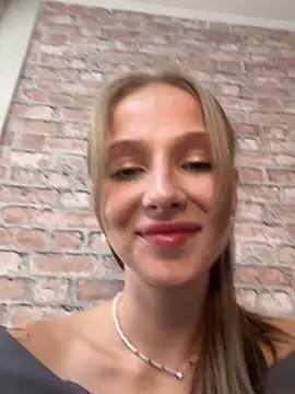 Snapshot of CaseyStar chatting on 09-18-25, 01:13 CaseyStar online show from 09-18-25, 01:13