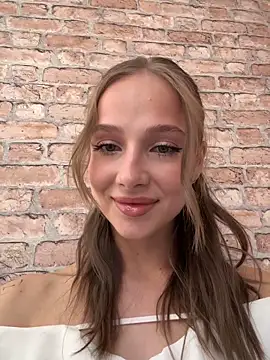 Snapshot of CaseyStar chatting on 11-21-25, 11:42 CaseyStar online show from 11-21-25, 11:42