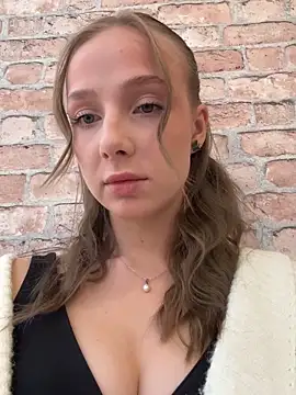 Snapshot of CaseyStar chatting on 11-29-25, 12:19 CaseyStar online show from 11-29-25, 12:19