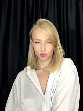 Snapshot of CaseyStar chatting on 01-11-26, 02:11 CaseyStar online show from 01-11-26, 02:11