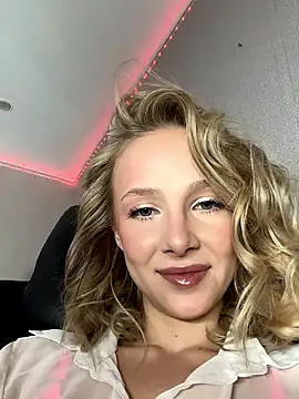 Snapshot of CaseyStar chatting on 01-17-26, 02:22 CaseyStar online show from 01-17-26, 02:22