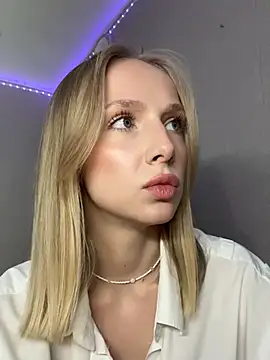 Snapshot of CaseyStar chatting on 02-08-26, 04:43 CaseyStar online show from 02-08-26, 04:43