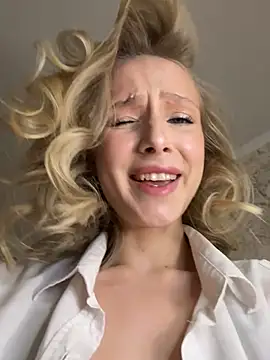 Snapshot of CaseyStar chatting on 02-20-26, 02:39 CaseyStar online show from 02-20-26, 02:39