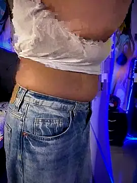 Snapshot of Im_Little chatting on 09-24-25, 04:05 Im Little online show from 09-24-25, 04:05