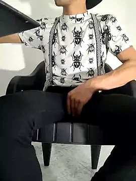 charlesss19 online show from 03-03-25, 08:27