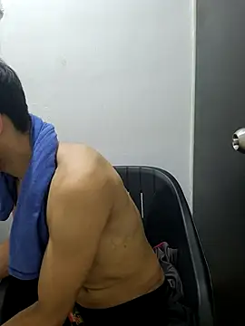 charlesss19 online show from 09-10-25, 03:28