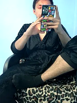 charlesss19 online show from 12-01-25, 09:58