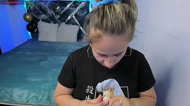 Snapshot of Dana_martinezz chatting on 10-22-25, 12:00 Dana martinezz online show from 10-22-25, 12:00