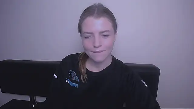 Snapshot of MissOliviaa_ chatting on 12-03-24, 02:49 MissOliviaa  online show from 12-03-24, 02:49