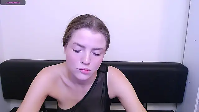 Snapshot of MissOliviaa_ chatting on 12-04-24, 03:21 MissOliviaa  online show from 12-04-24, 03:21