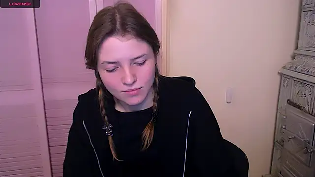 Snapshot of MissOliviaa_ chatting on 12-21-24, 03:20 MissOliviaa  online show from 12-21-24, 03:20