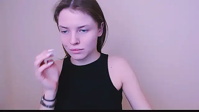 Snapshot of MissOliviaa_ chatting on 02-07-25, 04:03 MissOliviaa  online show from 02-07-25, 04:03