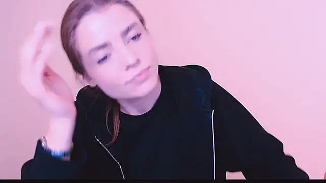 Snapshot of MissOliviaa_ chatting on 02-10-25, 11:25 MissOliviaa  online show from 02-10-25, 11:25