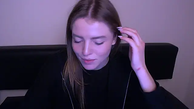 Snapshot of MissOliviaa_ chatting on 02-21-25, 01:33 MissOliviaa  online show from 02-21-25, 01:33