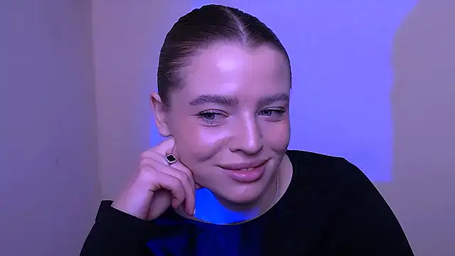 Snapshot of MissOliviaa_ chatting on 12-15-25, 01:37 MissOliviaa online show from 12-15-25, 01:37