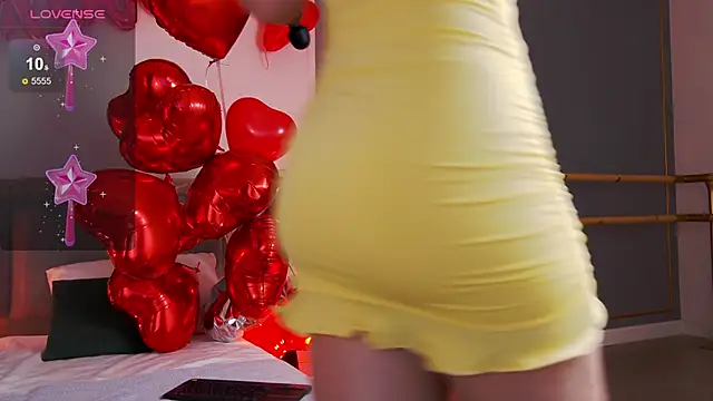 Snapshot of Smiley_Mia chatting on 02-13-25, 05:37 Smiley Mia online show from 02-13-25, 05:37