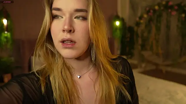 Snapshot of Smiley_Mia chatting on 11-05-25, 05:07 Smiley Mia online show from 11-05-25, 05:07