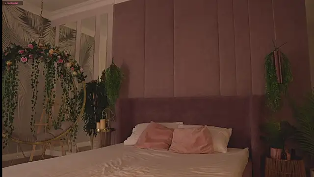 Snapshot of Smiley_Mia chatting on 11-16-25, 05:02 Smiley Mia online show from 11-16-25, 05:02