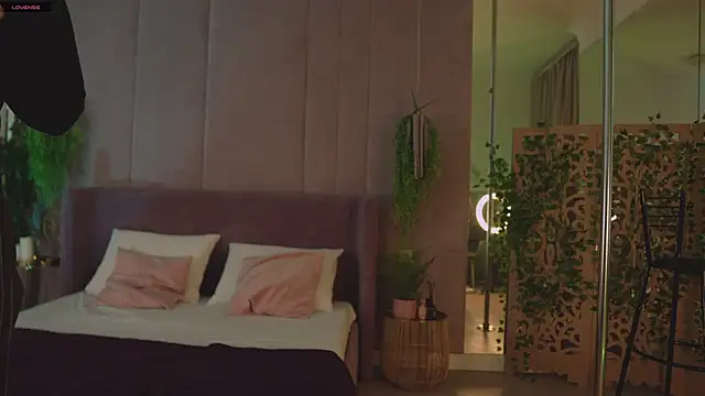 Snapshot of Smiley_Mia chatting on 11-20-25, 05:07 Smiley Mia online show from 11-20-25, 05:07