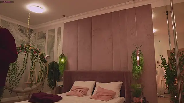 Snapshot of Smiley_Mia chatting on 11-22-25, 05:06 Smiley Mia online show from 11-22-25, 05:06