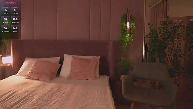 Snapshot of Smiley_Mia chatting on 11-24-25, 05:18 Smiley Mia online show from 11-24-25, 05:18