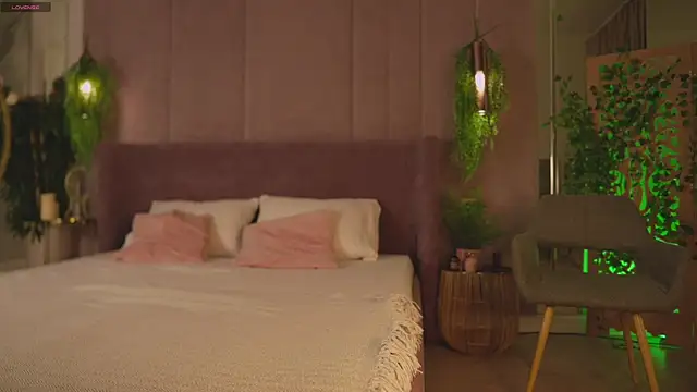 Snapshot of Smiley_Mia chatting on 11-29-25, 05:10 Smiley Mia online show from 11-29-25, 05:10