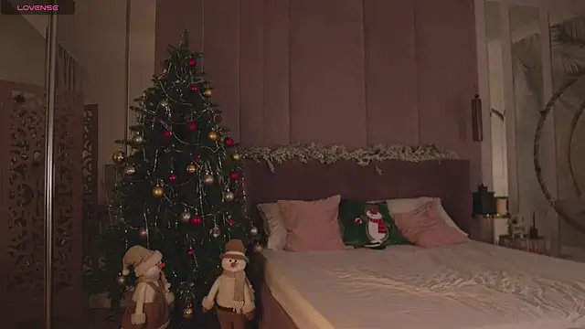 Snapshot of Smiley_Mia chatting on 12-14-25, 05:02 Smiley Mia online show from 12-14-25, 05:02