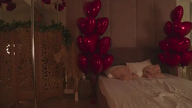 Smiley Mia online show from 02-12-26, 05:02