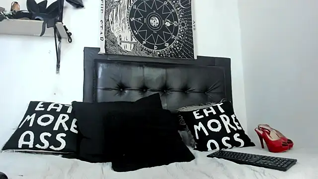 Snapshot of remyflux666 chatting on 12-27-24, 11:21 remyflux666 online show from 12-27-24, 11:21