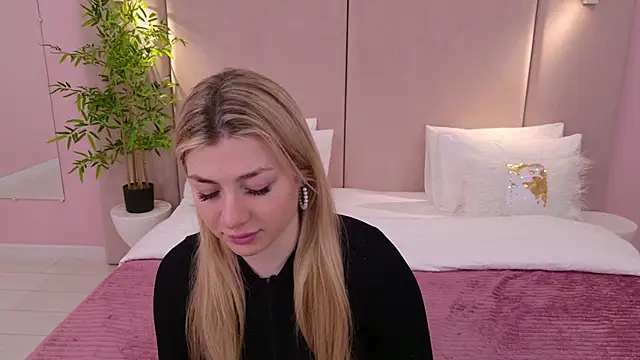 Snapshot of HelenaMorgan chatting on 02-22-25, 09:23 HelenaMorgan online show from 02-22-25, 09:23